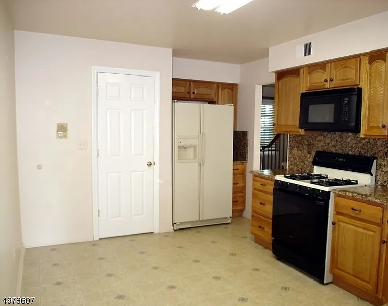 3 bed, 2.5 bath, $4,700 — Photo 4