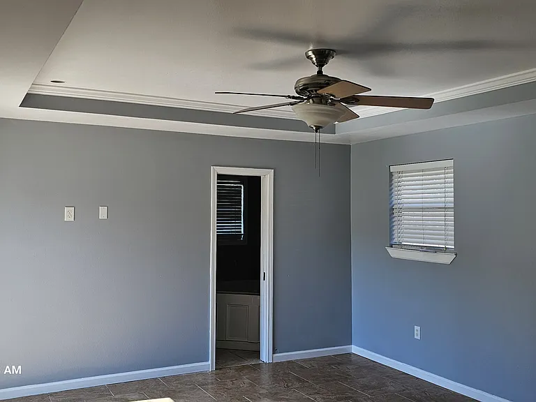 404 Corrine Ct — Photo 2