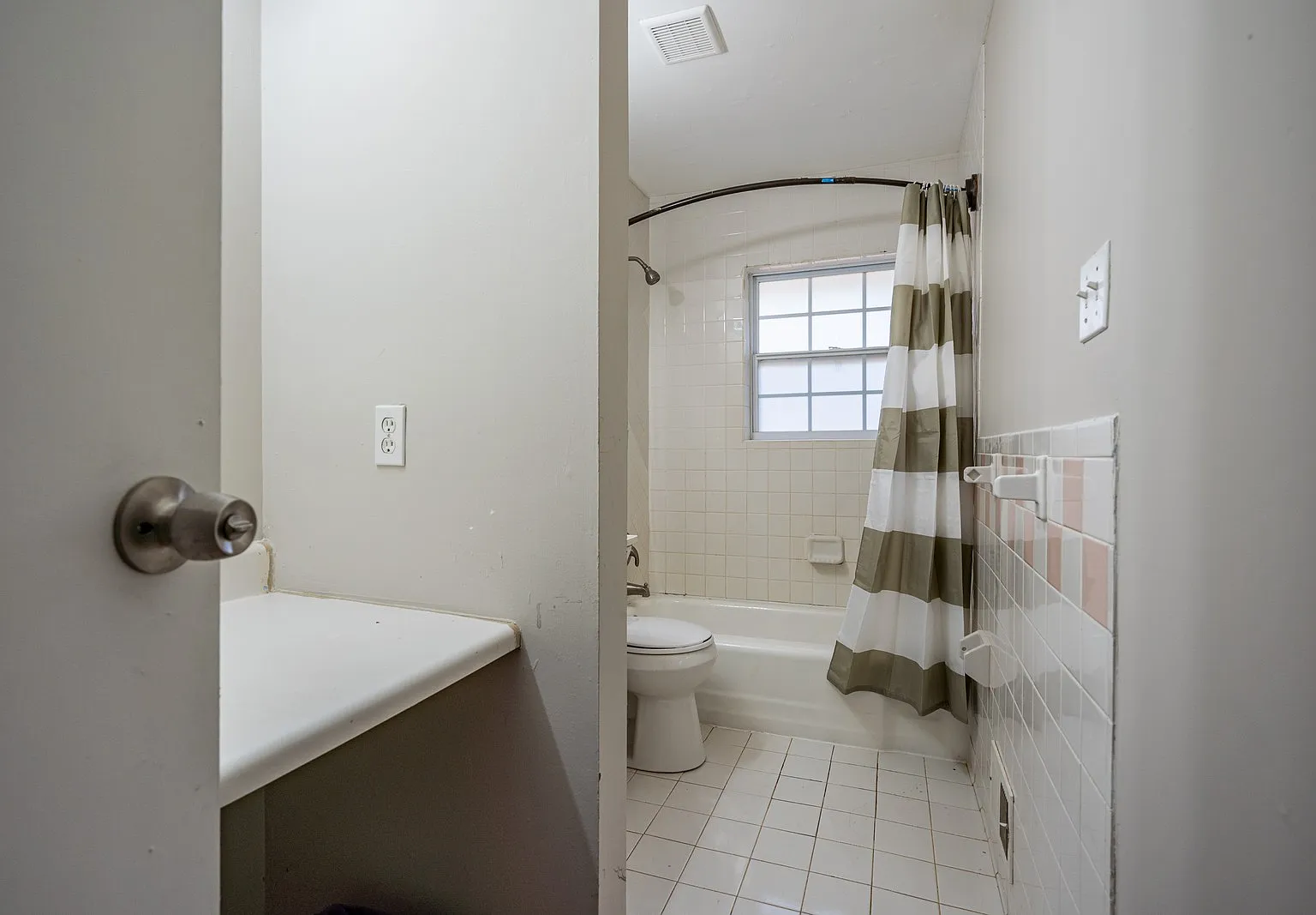 4 bed, 2.5 bath, 1481 sqft, $841 — Photo 4
