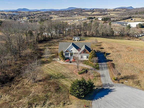 2nd image of 120 Spring Ridge Ln