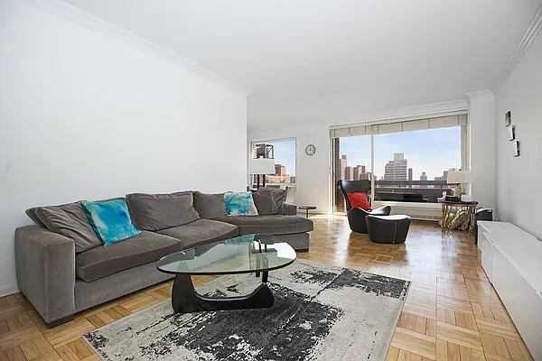 Sold by Adriana Arciello, LREB | media 18