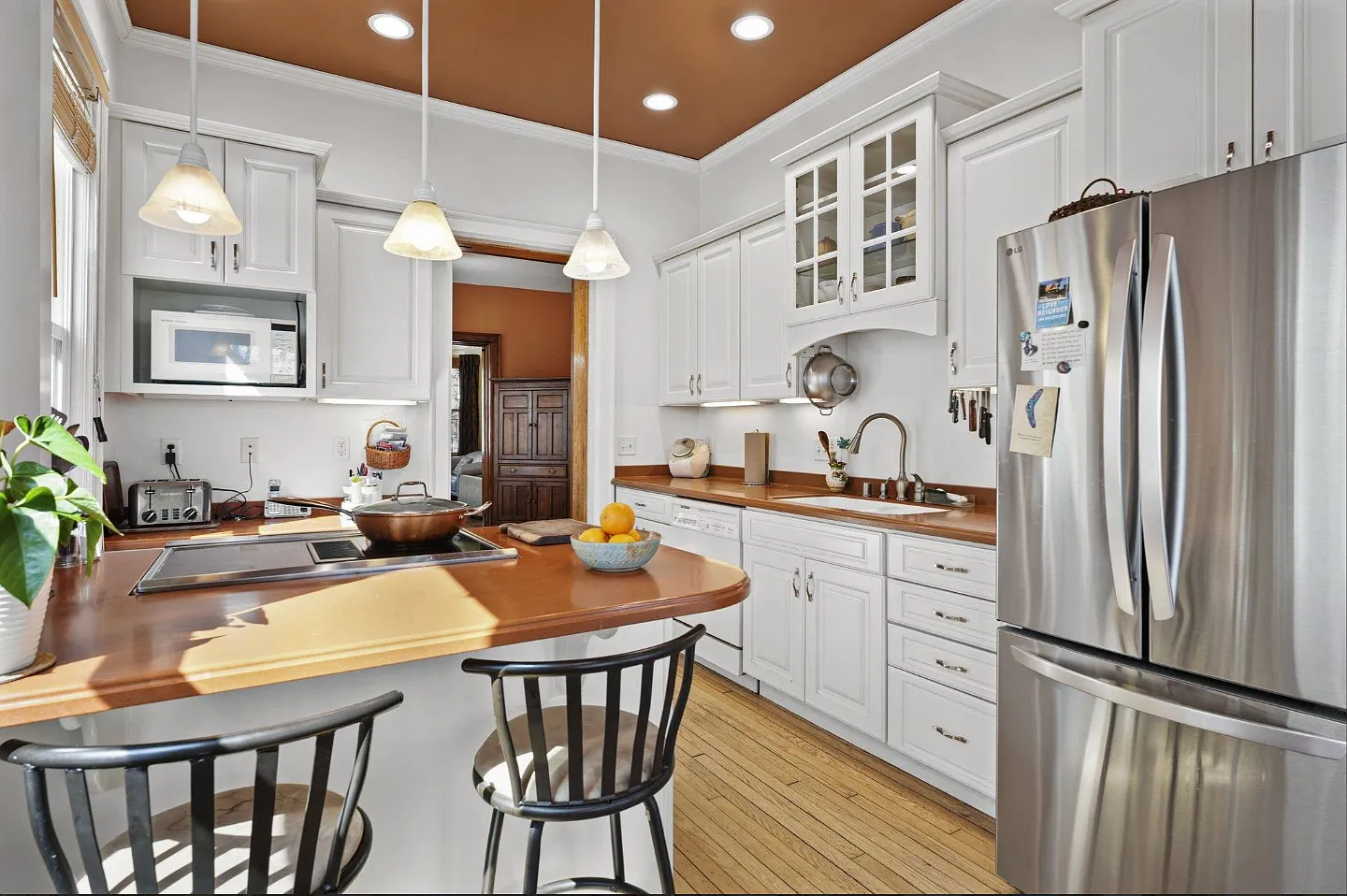 2 bed, 1500 sqft, $2,550 — Photo 2