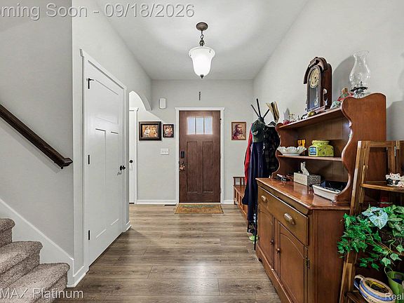 3rd image of 235 Barnsley Dr