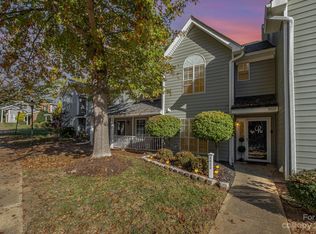 2822 Iron Gate Ln, Charlotte, NC 28212