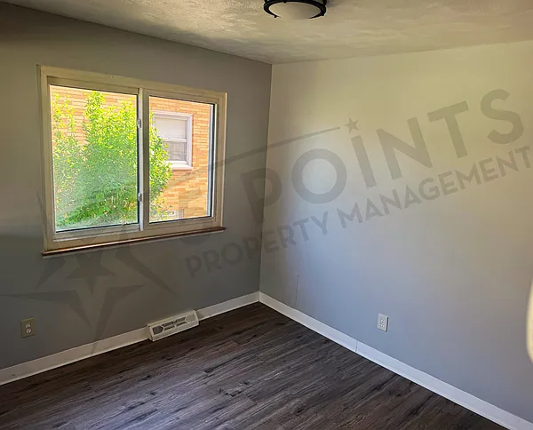 927 E 216th St #1 — Photo 33