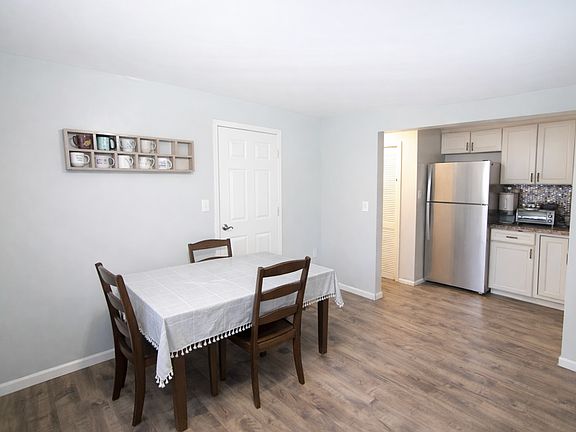 4th image of 39 Arlene Ct Floor 1