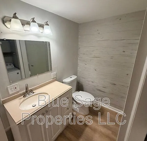 913 8th Ave — Photo 10
