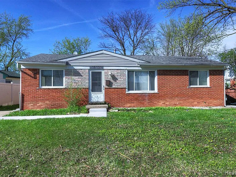 35030 Michelle Dr — Photo 2