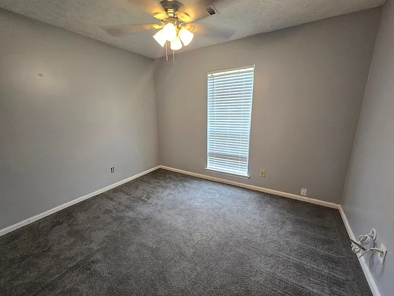2240 E Aberdeen Dr — Photo 11