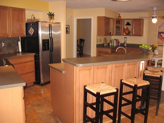 New Kitchen-Eat-In Breakfast Nook to the right