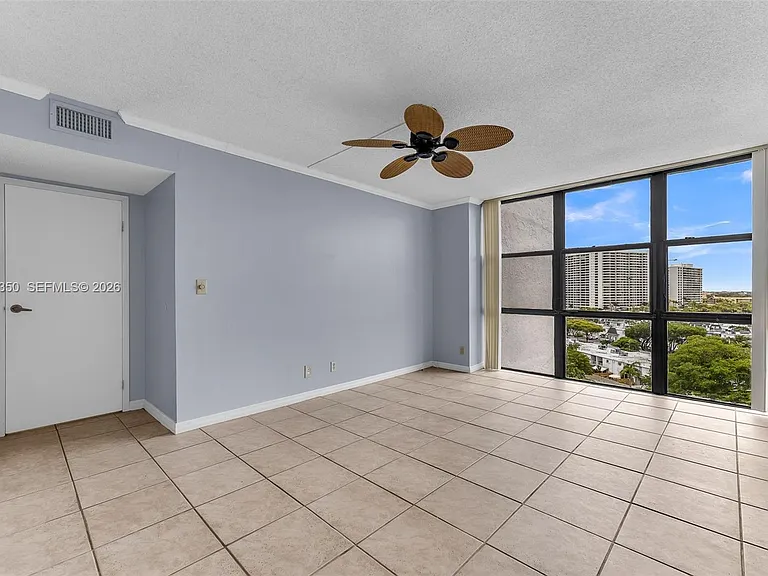 800 Parkview Dr #1007 — Photo 18