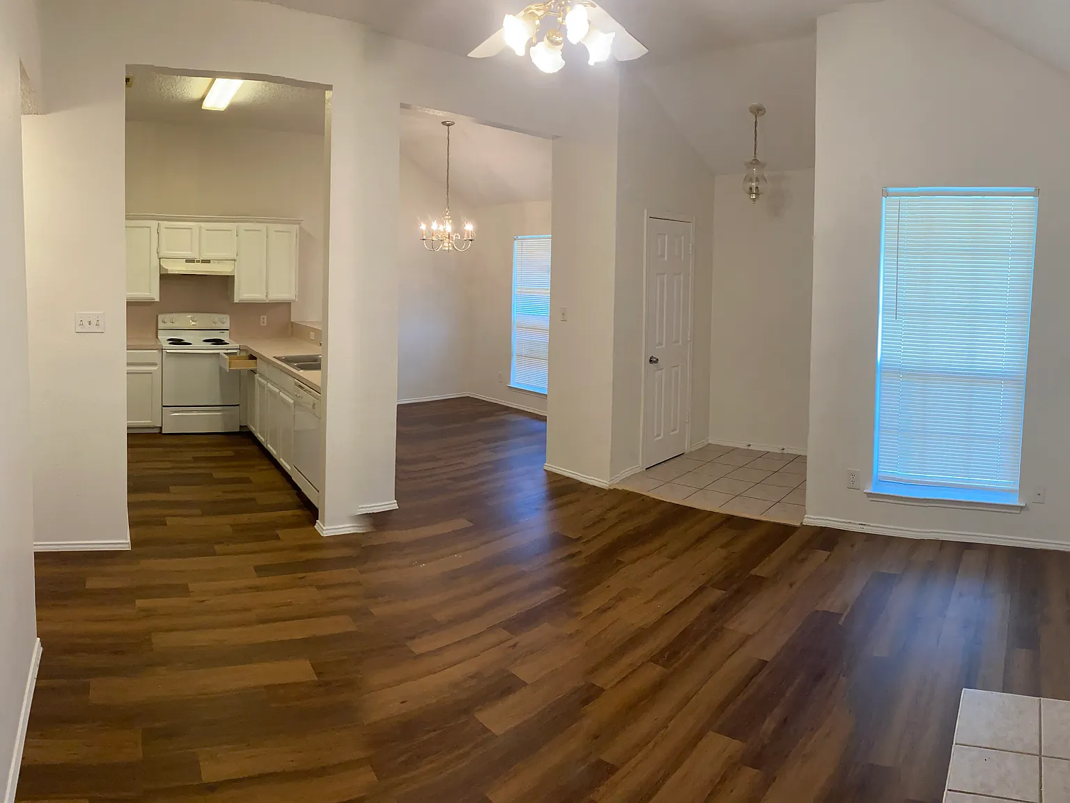 3 bed, 1400 sqft, $1,949 — Photo 3