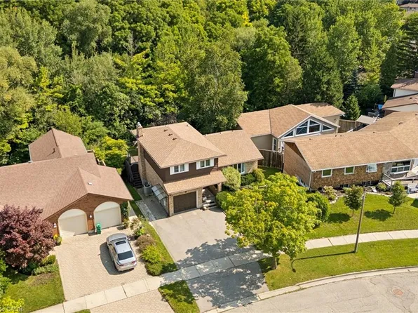 8 Perin Pl, Kitchener, ON N2P 1L5
