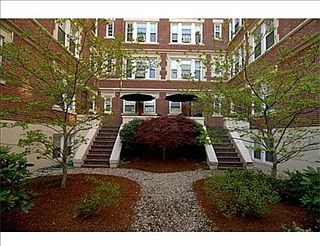4th image of 1450-1454 Beacon St #703