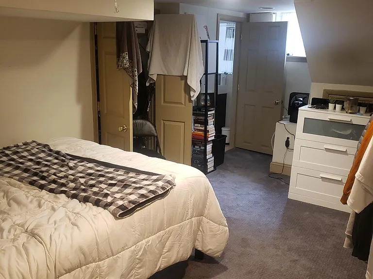135 Green Ln #1R — Photo 7