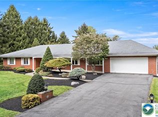 871 Robin Hood Dr, Allentown, PA 18103