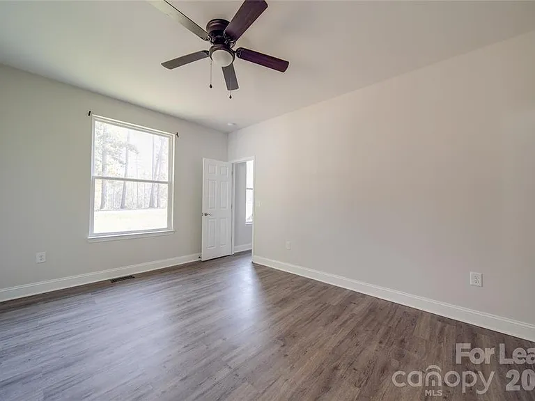 112 Rockwell Ct — Photo 18