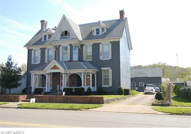 1st image of 438 Putnam Ave