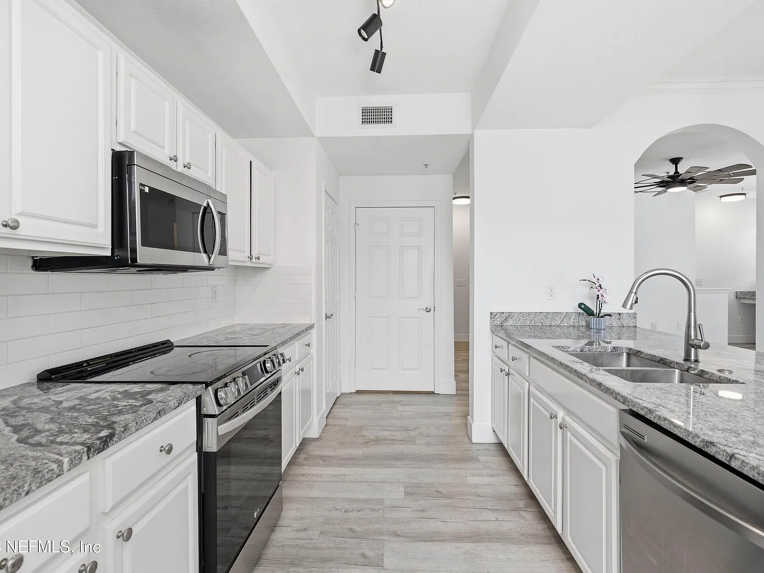 2 bed, 2.5 bath, 1209 sqft, $1,750 — Photo 3