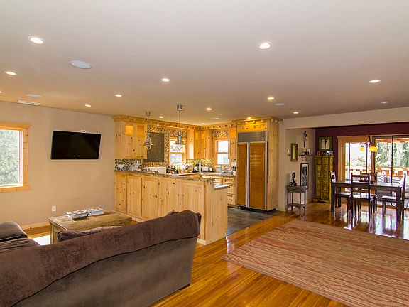 Entry and lounge
