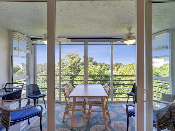 535 Oaks Drive #506, Pompano Beach, FL 33069
