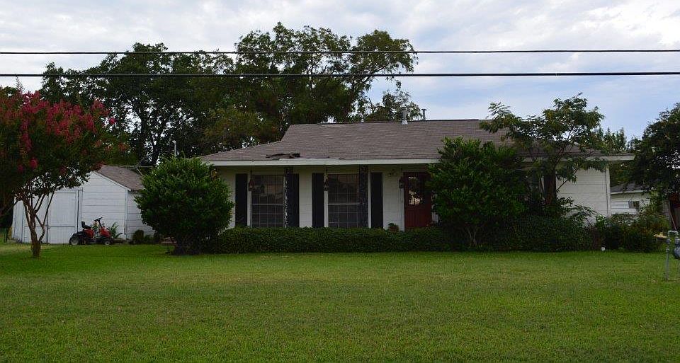 1st image of 1404 W Lake Bardwell Dr