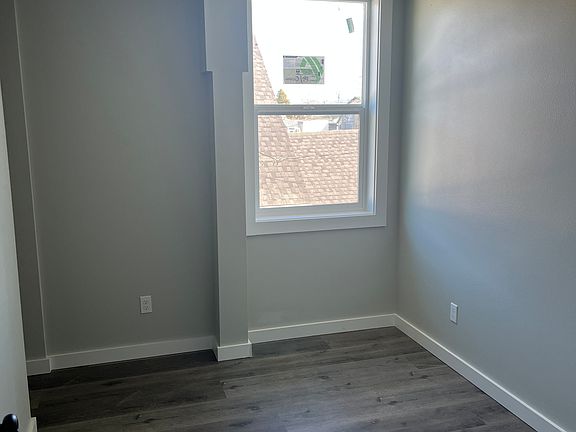 4th image of 2704 Pacific Ave #A