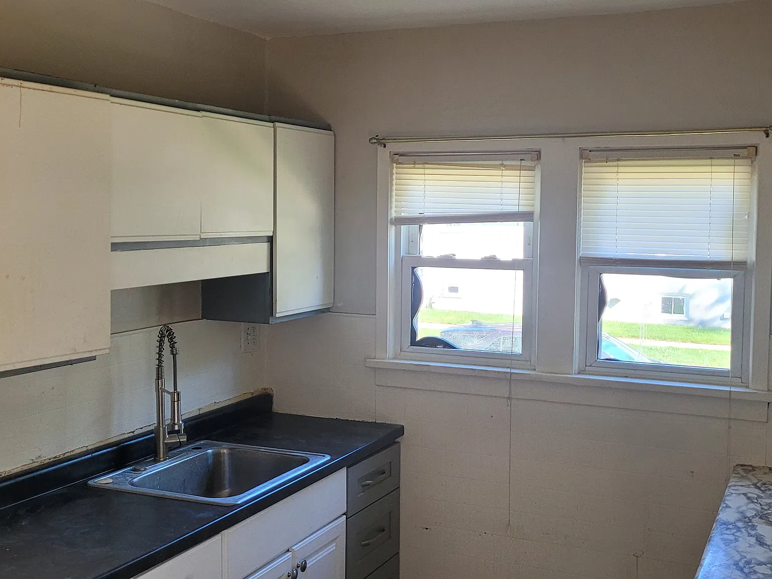 3 bed, 1100 sqft, $1,700 — Photo 3