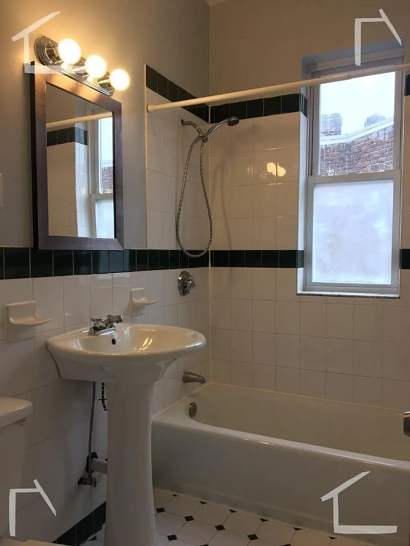 NIce 3 bed in allston — Photo 3