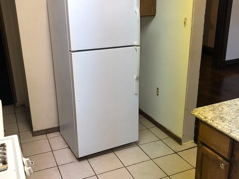 70 Pasadena St — Photo 7