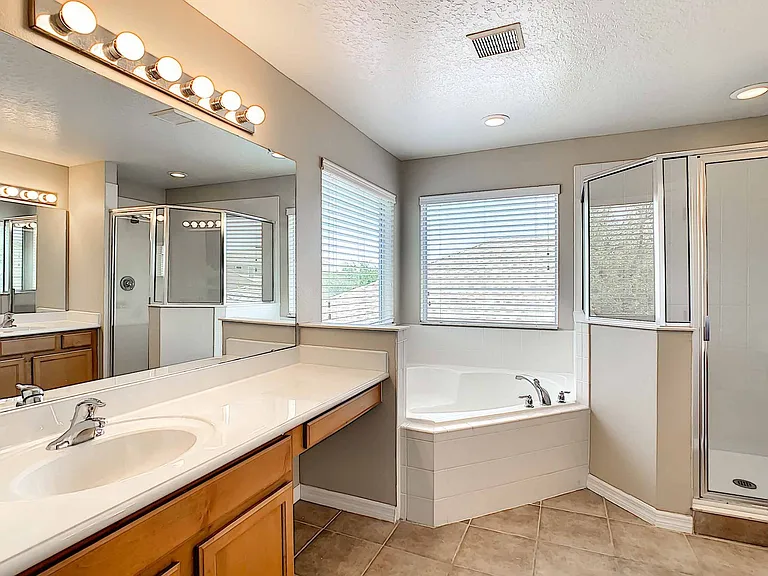 4824 River Gem Ave — Photo 17