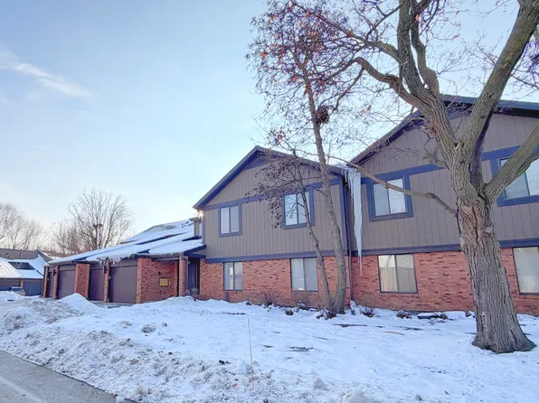 22 Creekside Cir APT D, Elgin, IL 60123