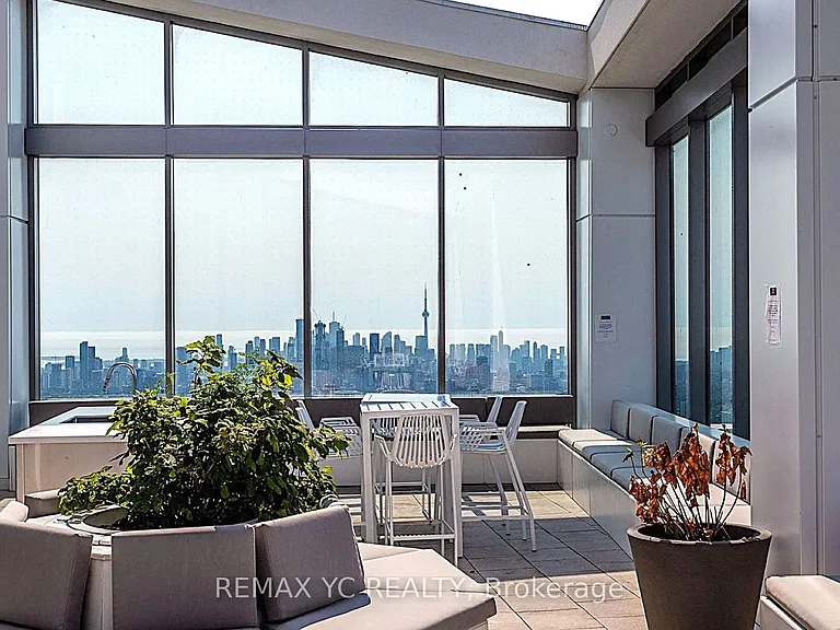 2221 Yonge St #3210 — Photo 25