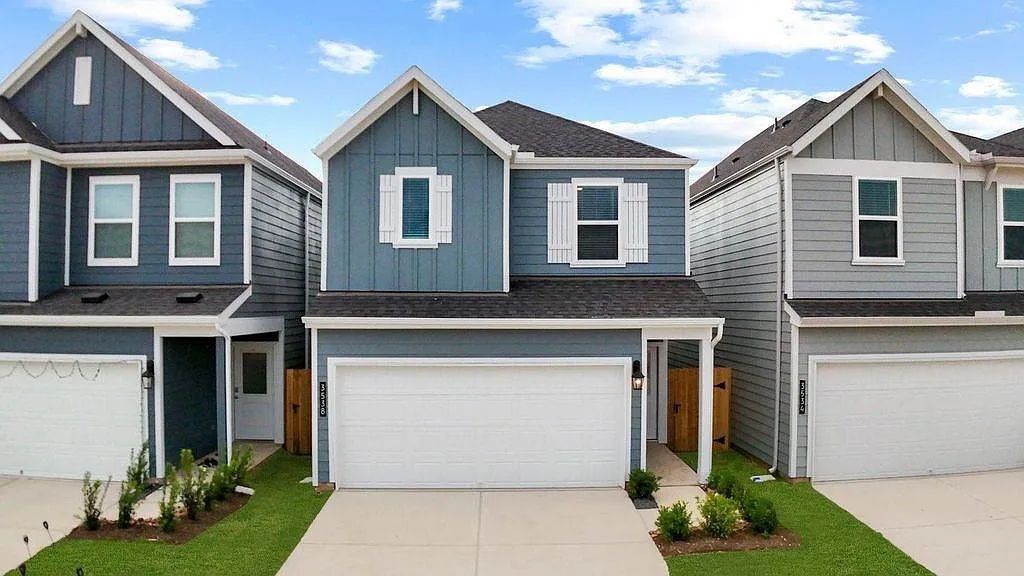 4 bed, 2.5 bath, 2054 sqft, $2,350 — Photo 1