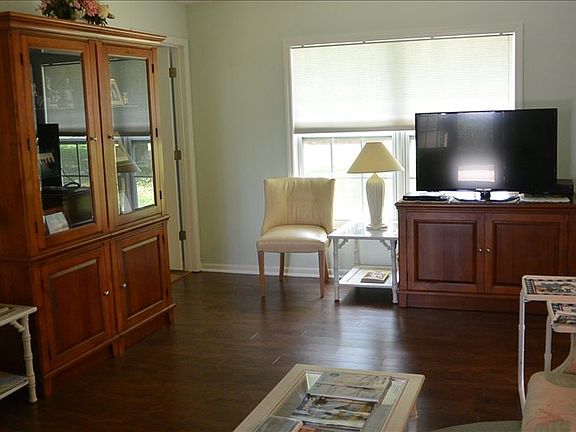 3rd image of 117 Crestview Ter