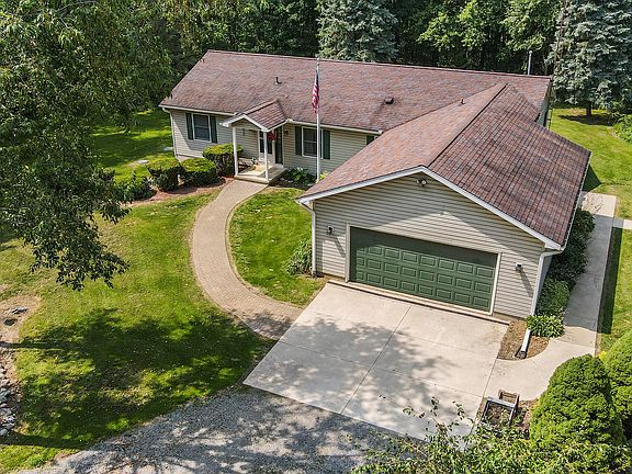 3rd image of 10410 Woodland Dr