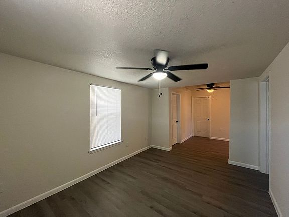5th image of 415B Elmwood Dr