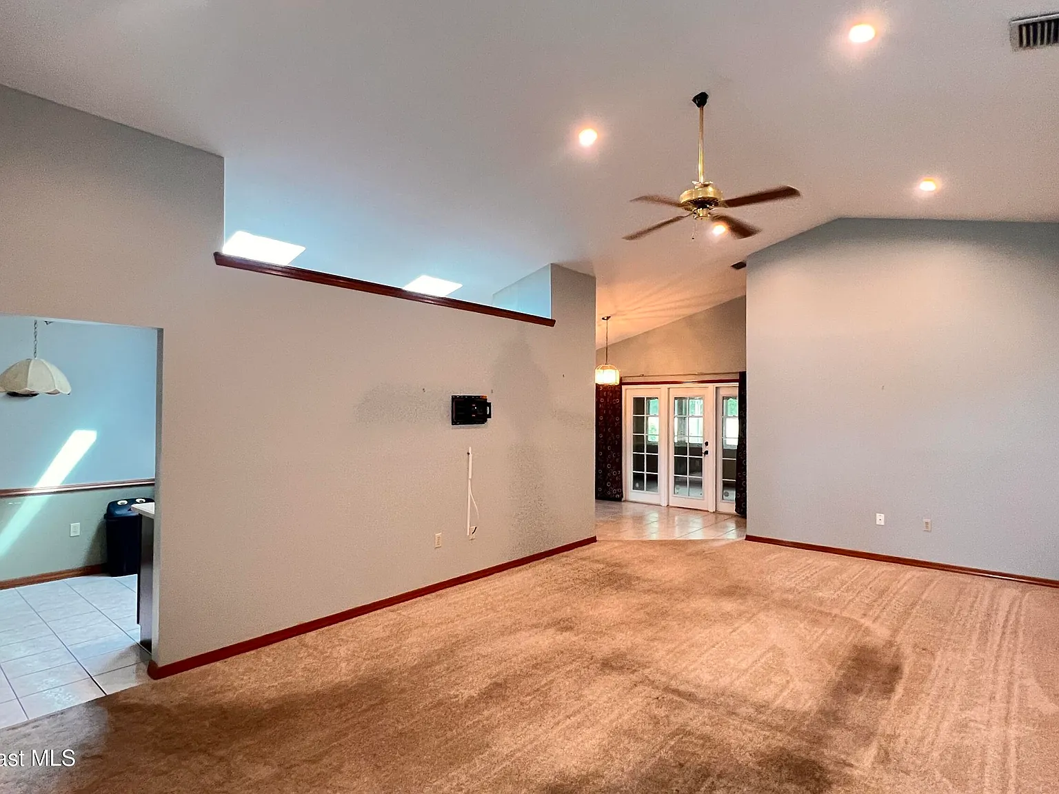 3 bed, 2.0 bath, 1483 sqft, $1,950 — Photo 3
