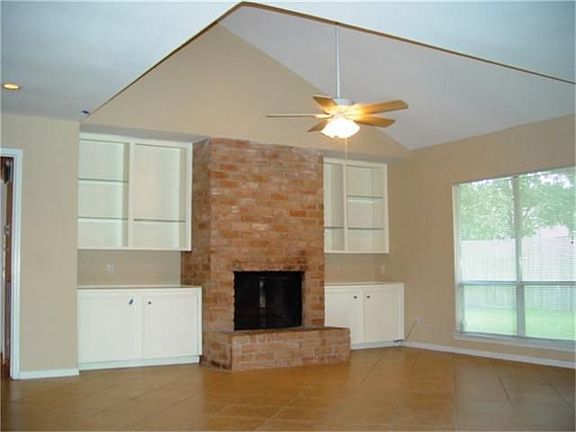 3rd image of 1059 Apache Falls Dr