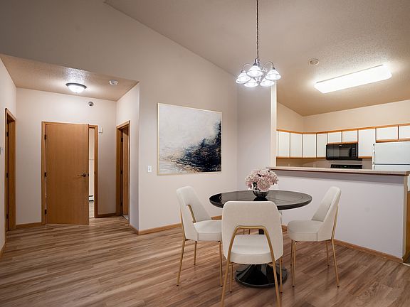 Fargo, ND West Lake Apartments | Dining