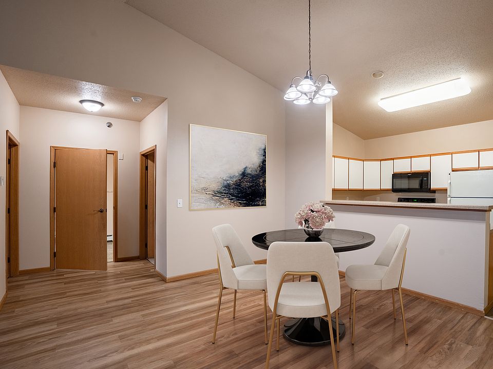 Fargo, ND West Lake Apartments | Dining
