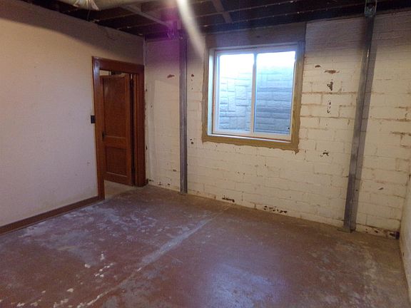 5th image of 225 E Park St