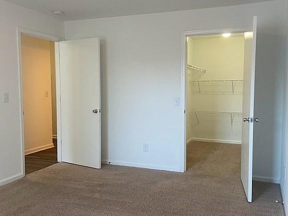 4th image of 405 Acorn Grove Ln #G