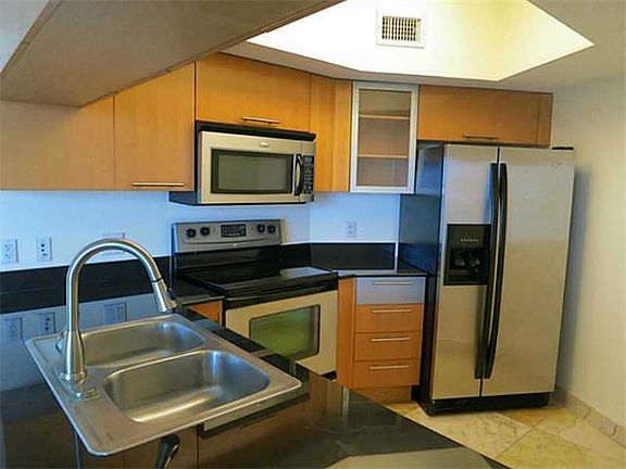 3rd image of 1750 N Bayshore Dr ##210