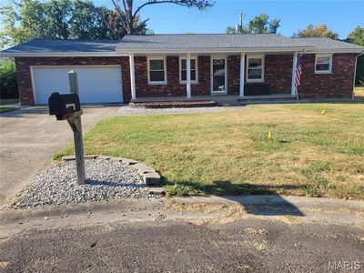 20 Pin Oak Dr, Highland, IL, 62249