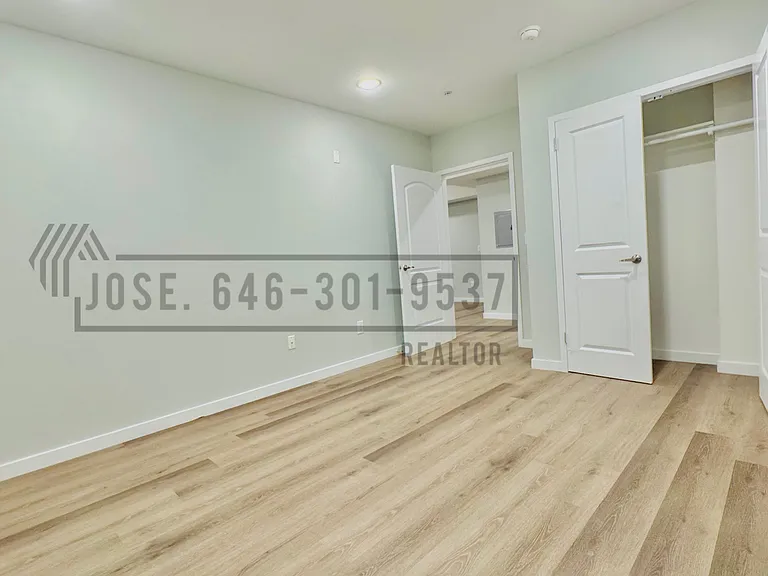 100 Carroll St #111 — Photo 4
