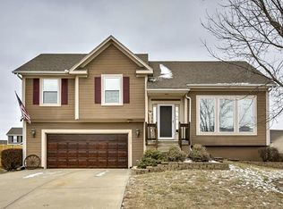 612 S Woodson Ln, Gardner, KS 66030