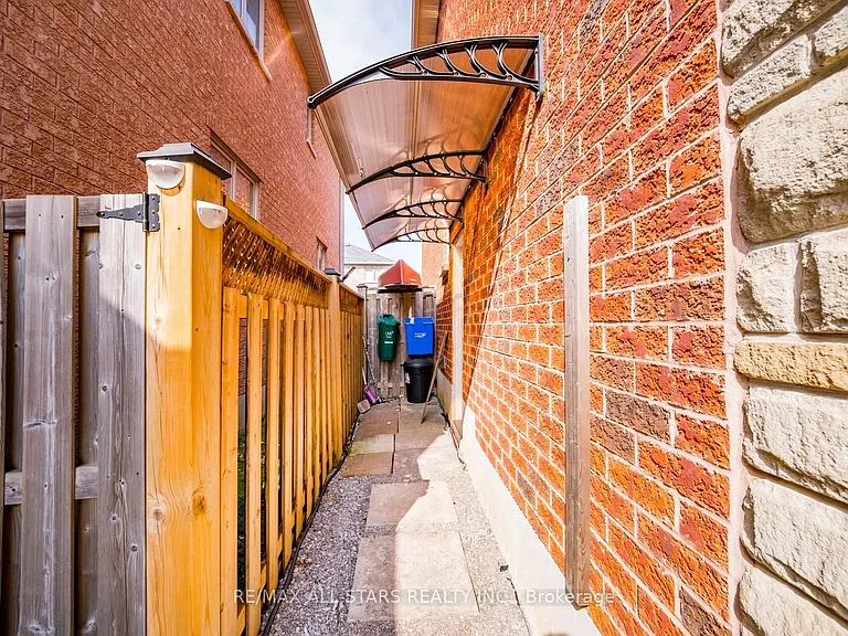 129 Win Timbers Cres — Photo 17