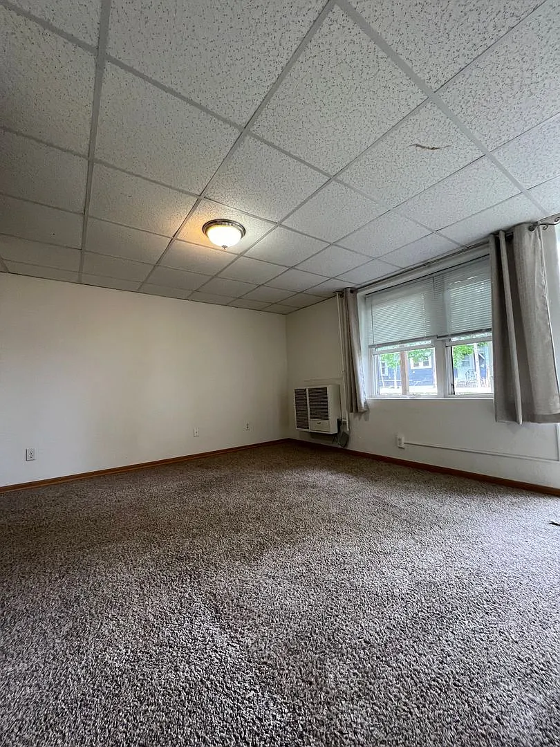 One Bedroom Apartment Near Campus — Photo 3