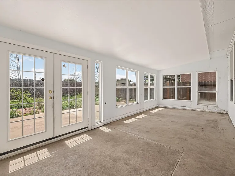 13915 Maleewan Ln — Photo 37